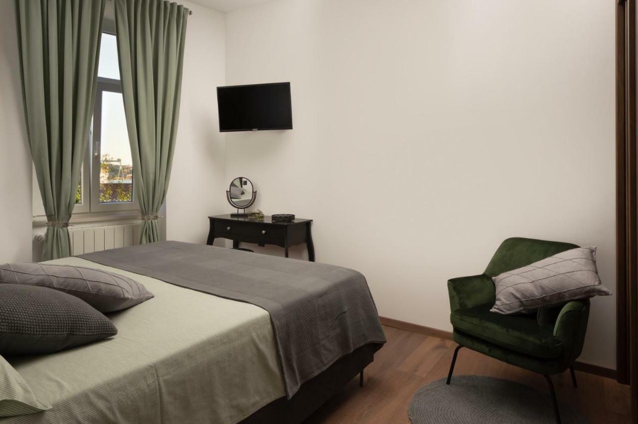 Apartment Altana With Free Parking PUY 외부 사진